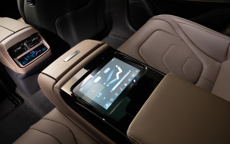 Артқы шынтақтаянышта орналасқан 7 дюймдік СК-экран 